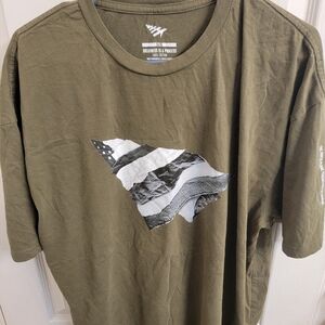 !!! Paper Planes Olive Green Graphic T-Shirt Size 2xl Excellent Condition !!!